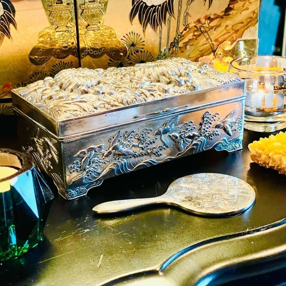 ♥️ Japanese Meiji Silver Chrysanthemum Box High Relief Repoussé Antique